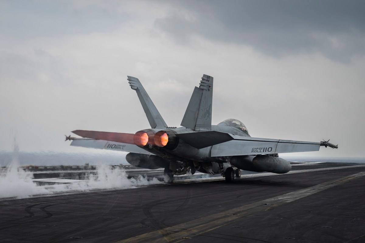fighter-jet-falls-aircraft-carrier